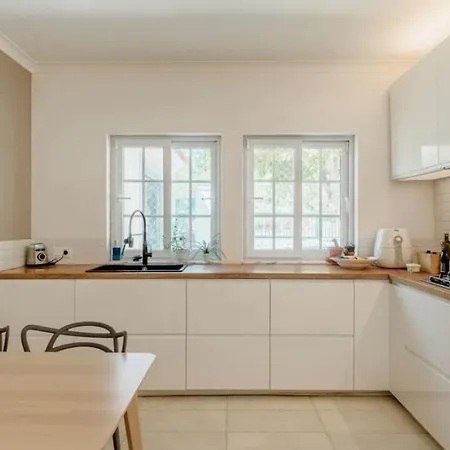 Fantastic In Quinta Da Marinha, Casa de Férias *