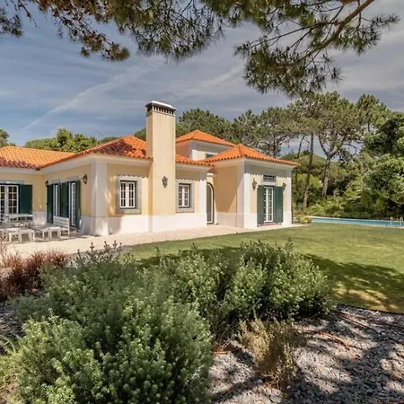 Fantastic In Quinta Da Marinha, Casa de Férias Cascais